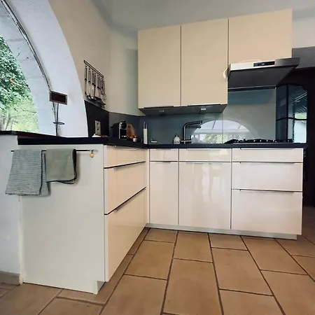 La Source Marie-elise סטבלוט